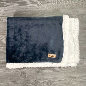 UGG Navy Blue Pillowcase Sham Faux Fur Soft & Fluffy Standard Size 20 x 28"